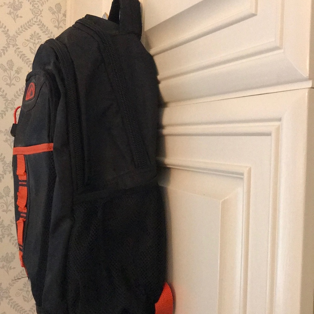Mountain edge backpack! - Picture 6 of 7